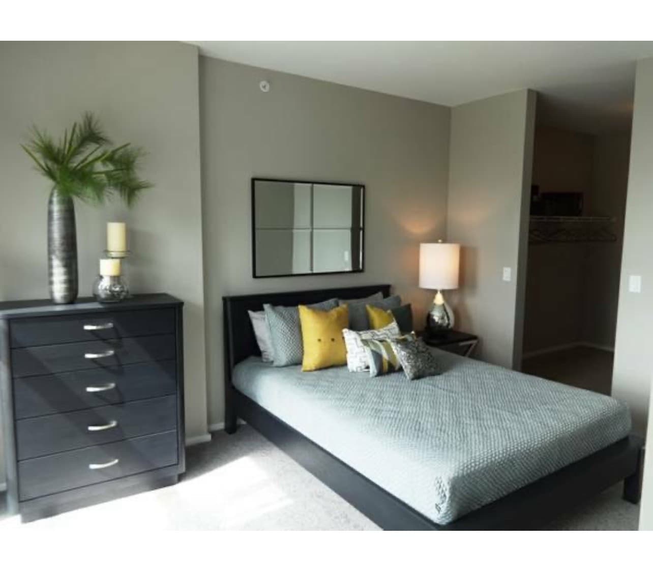 Spacious fully furnished one bed apartment - Image 1