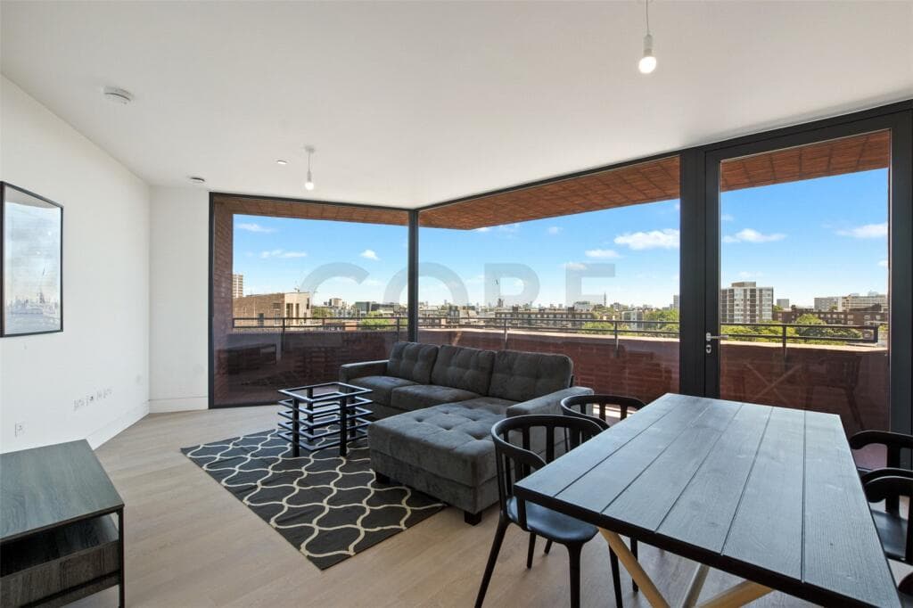 Beautiful 2 bed furnished flat to rent available immediately