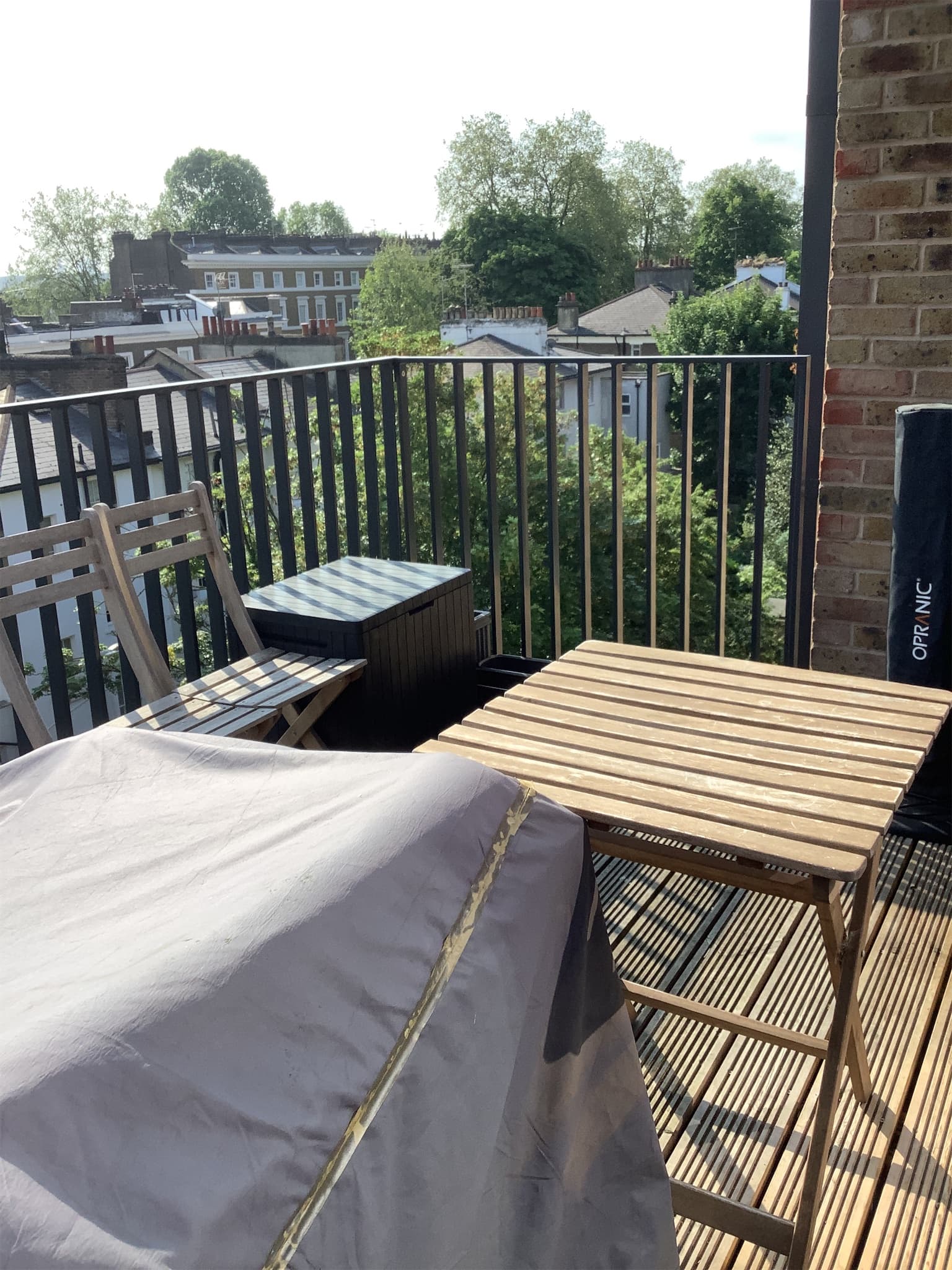 3 Bed Flat, Centric Close, NW1