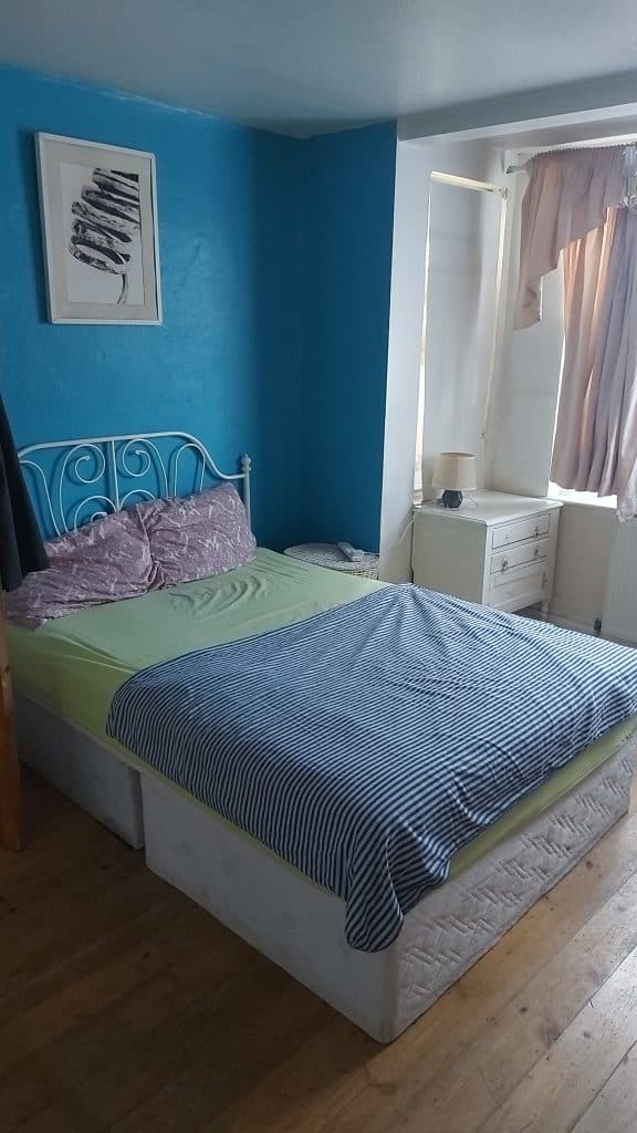 Big Double room 1 min walk to tubes modern and