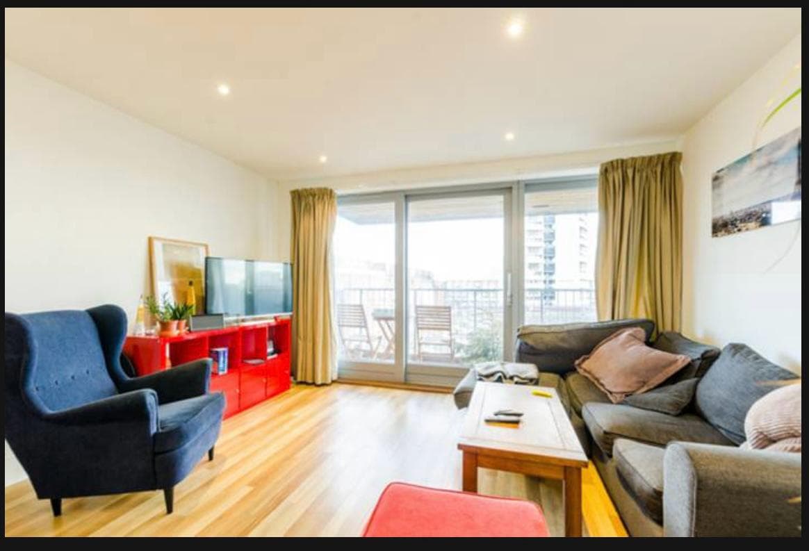 2 Bed Flat in London E2 - Image 1