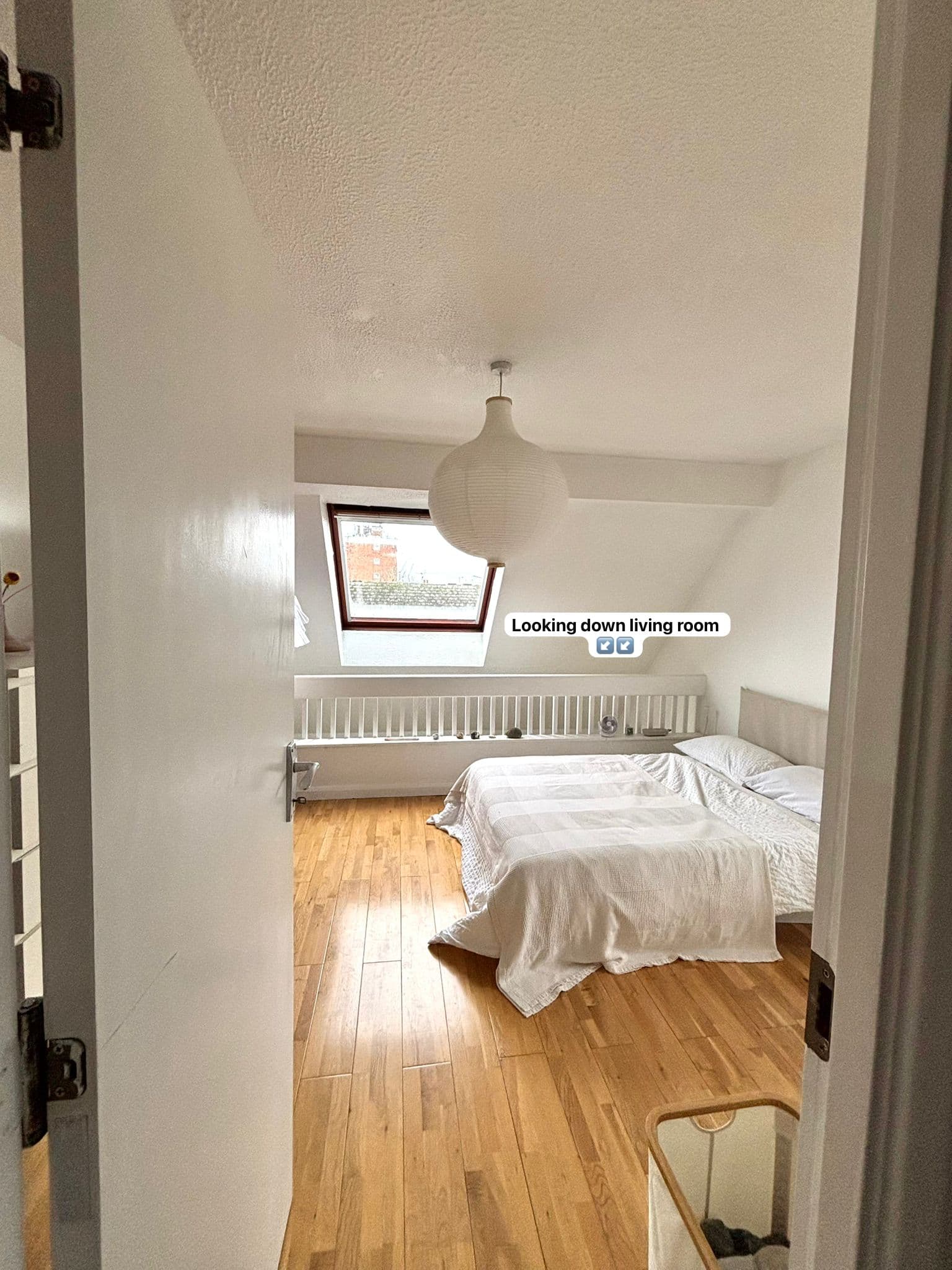 MEZZANINE DOUBLE BEDROOM IN SE166dw - Image 1