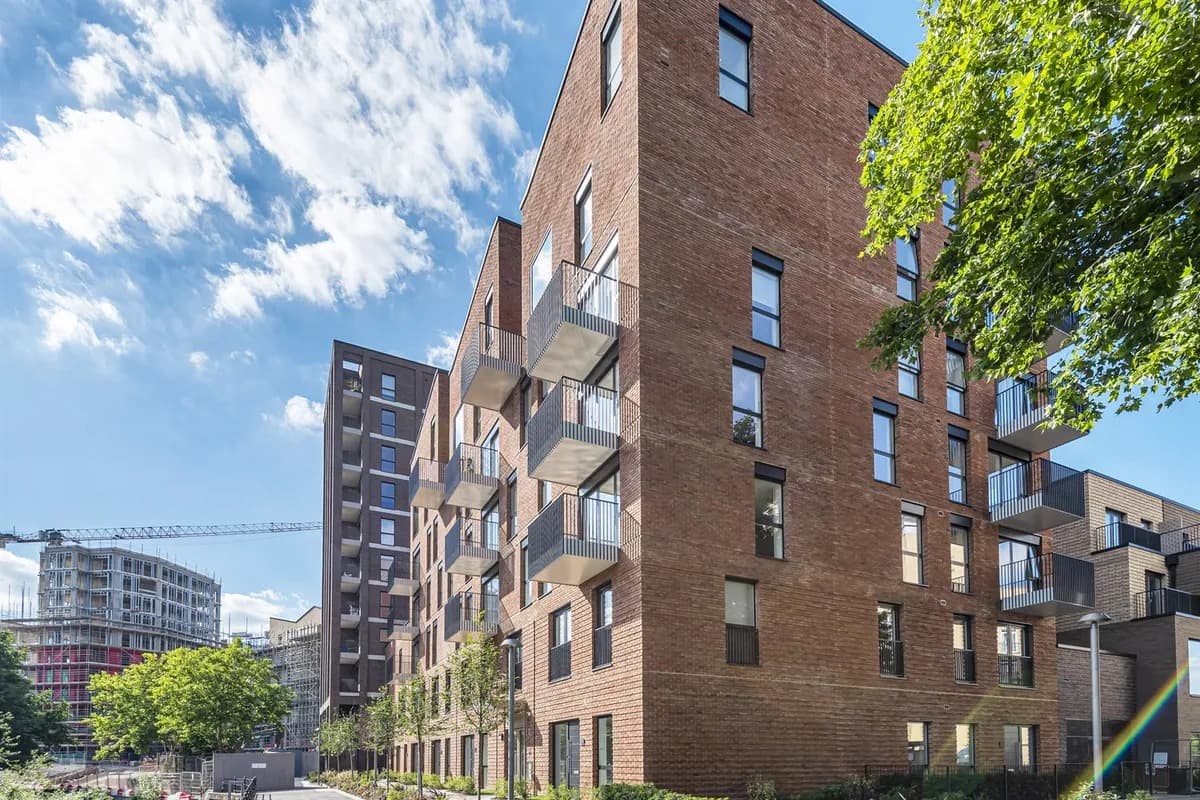 2 bed flat to rent Joseph Huntley Walk, Reading RG1 - Image 1