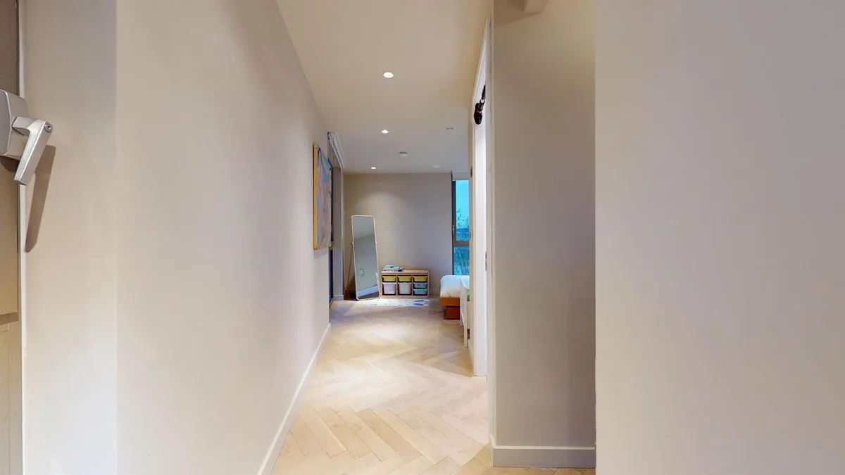 Two bed (en suite) NW10 - Image 1