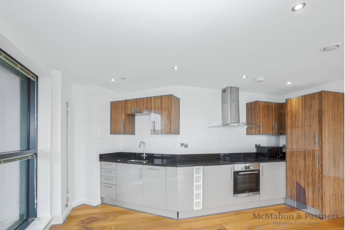 Master en-suite zone 1 – short term