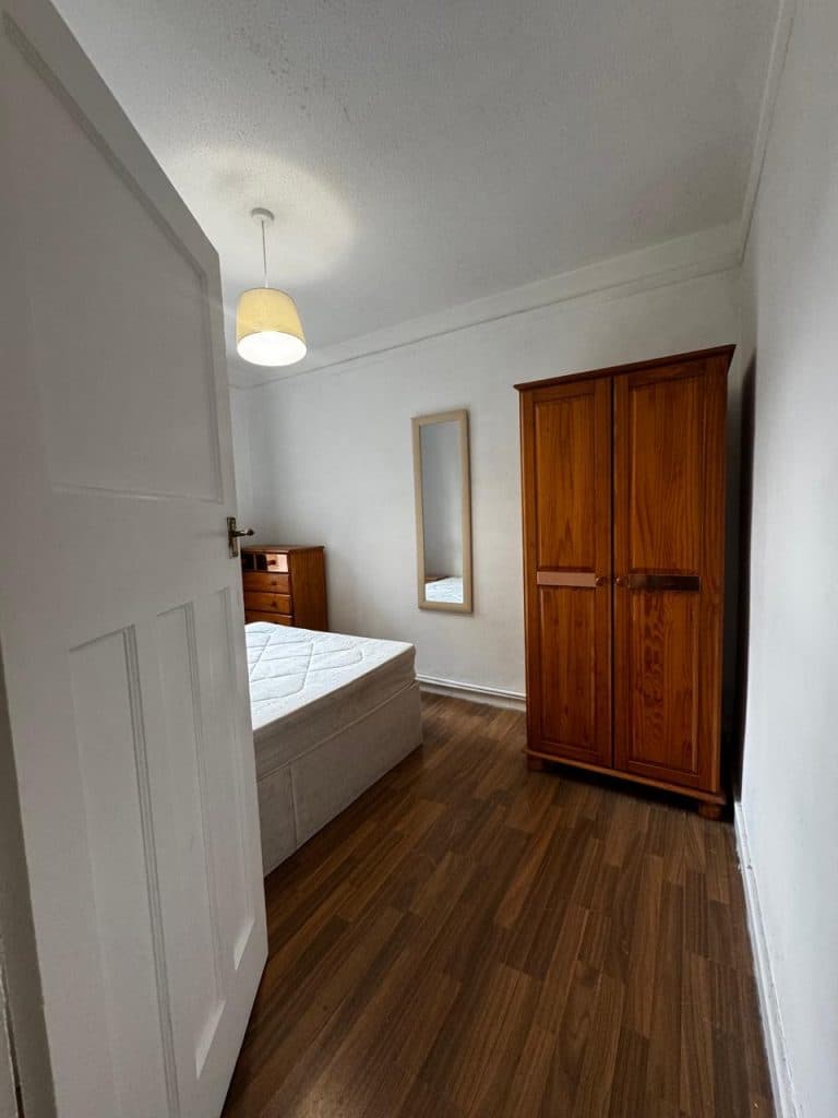 Double Room Available in Flat
