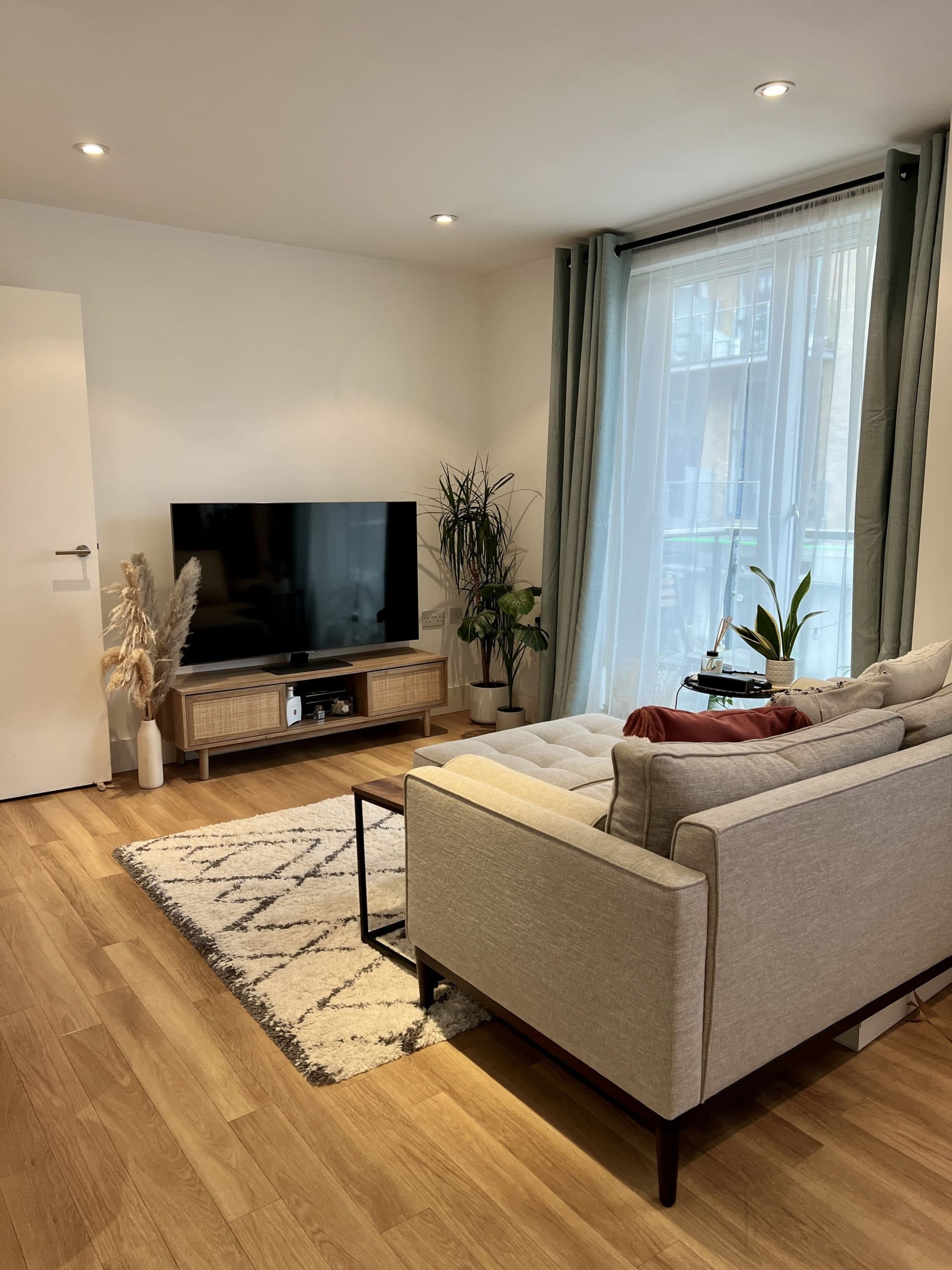 Fully Furnished Modern 1Bed in East London E3 (All Bills inc) – 15mins to Bank & Canary Wharf - Image 1