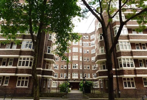 Spacious fully-furnished 2 Bedroom Flat with 1 bathroom and 1 guest toilet/utility room in WC1H