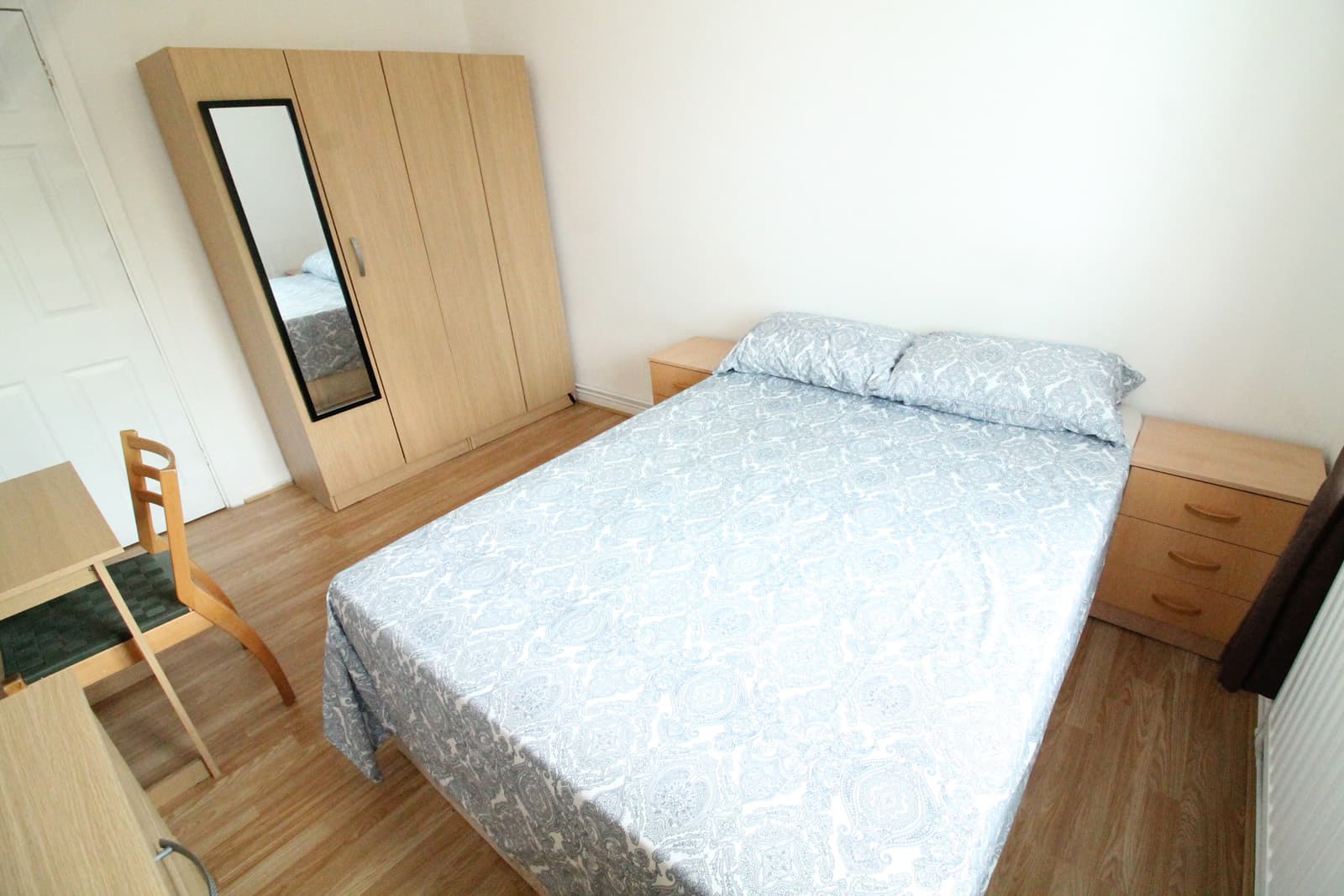 A double room with a private bathroom to rent in a Marylebone