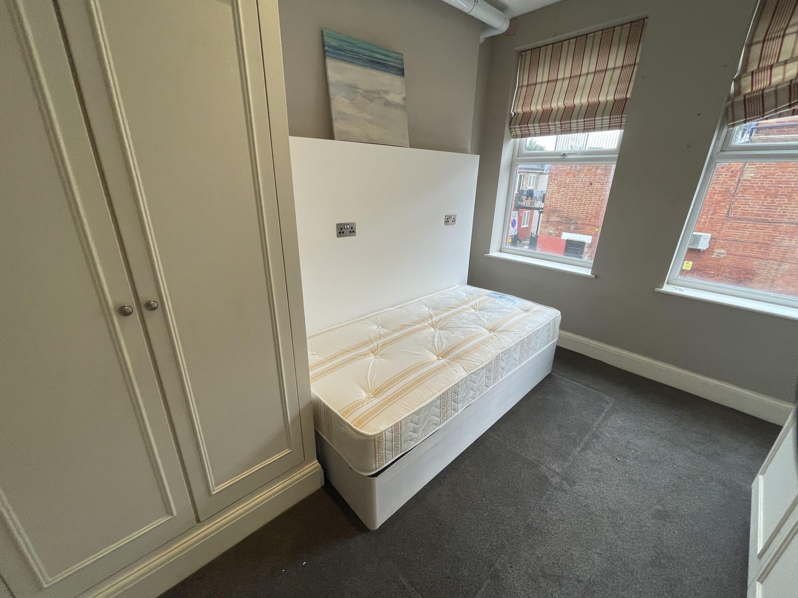 SINGLE ENSUITE WILLESDEN GREEN – £950pcm