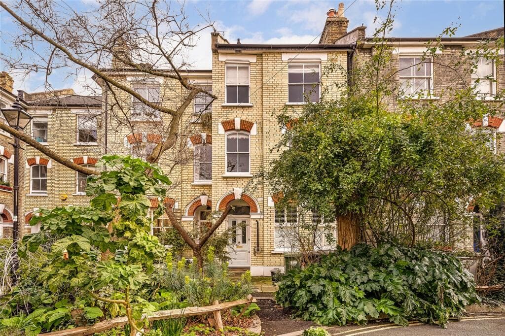 Beautiful 1 bed flat available to rent in Vauxhall on the famous Bonnington Square!