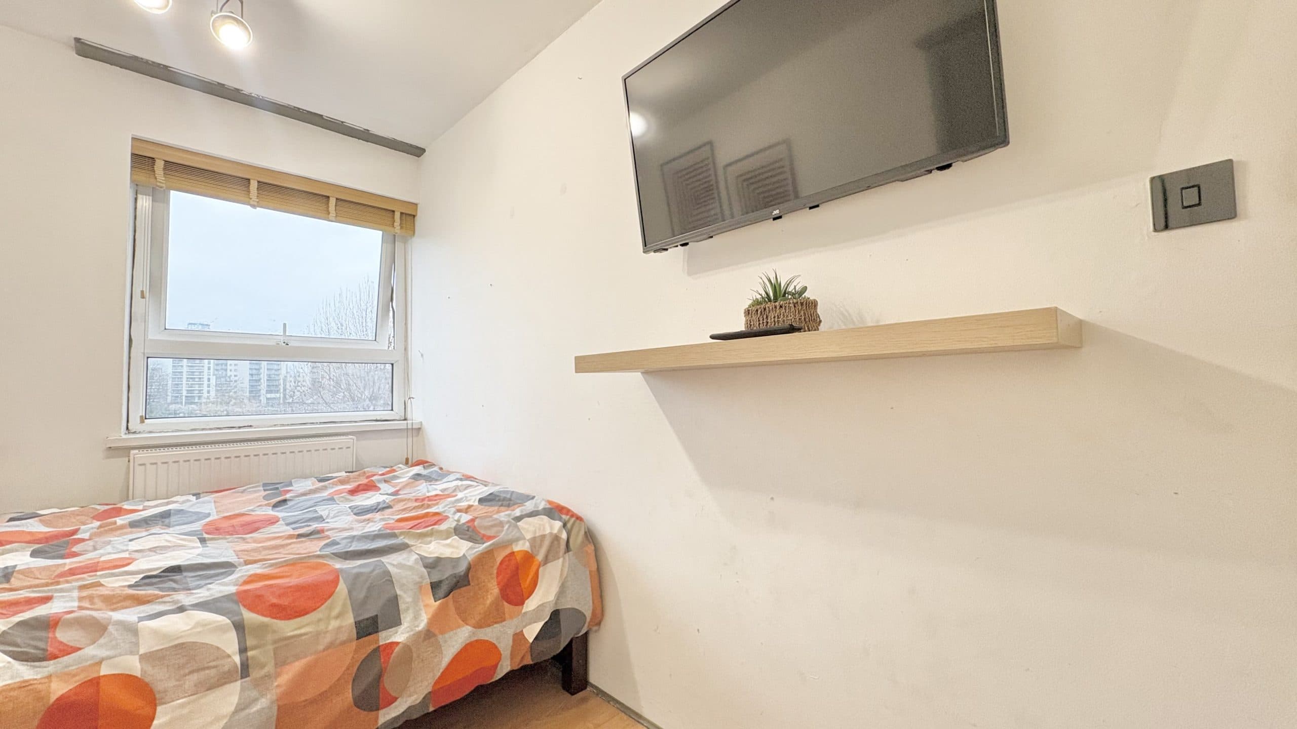 Lovely Dbl Rm! Well Furnished! All Bills Inc! Poplar E14 - Image 1