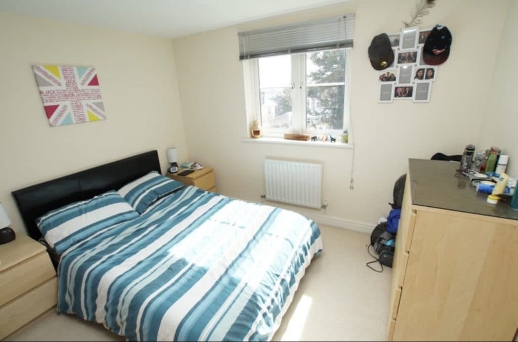 Large Double Room w/ Private Bathroom – SE zone 3